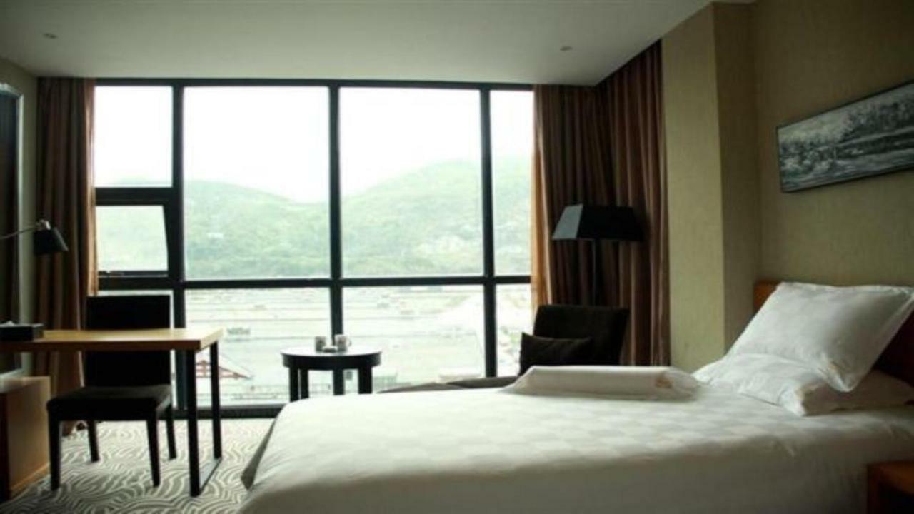 Friend Hui Hotel Жангжиаже Екстериор снимка