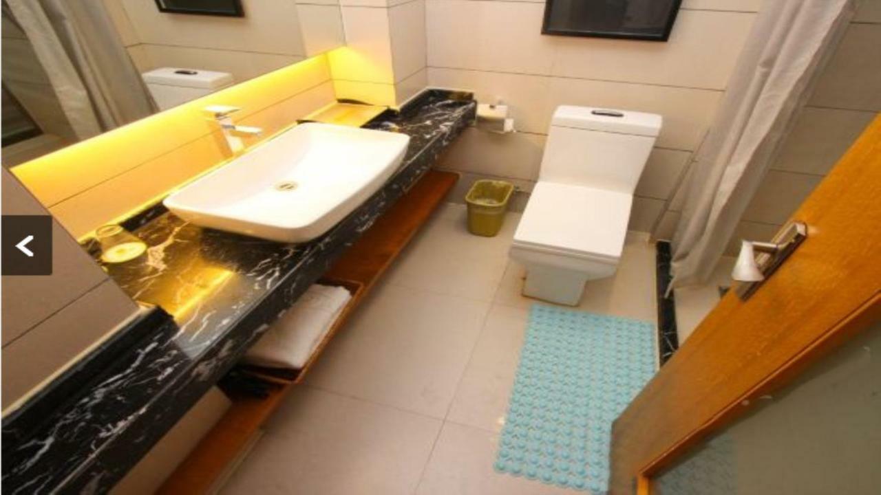 Friend Hui Hotel Жангжиаже Екстериор снимка